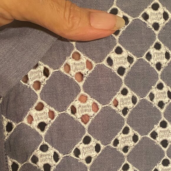 Ann Taylor LOFT The Softened Shirt (M) Popover Top Eyelet Lace Chambray Preppy - Picture 6 of 9